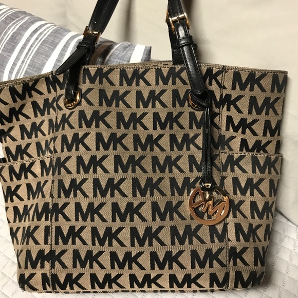 Michael Kors Handbag - Picture 1 of 2